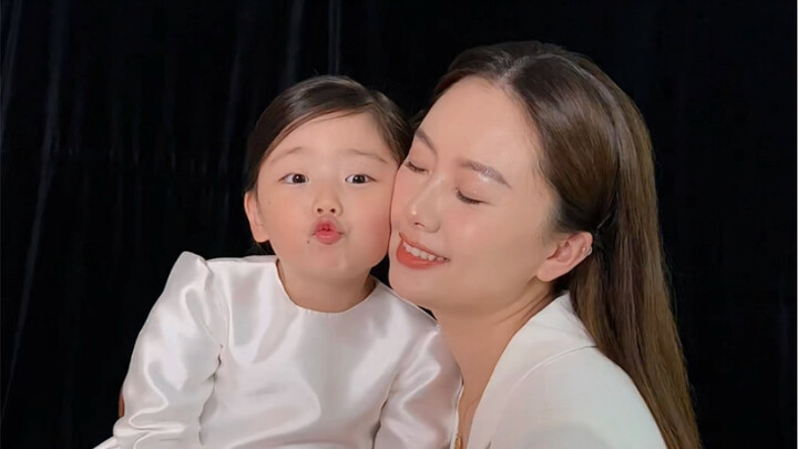 شوزي: قريبًا ستكون هناك صورنا الجميلة معًا في ألبوم صور ماما على الهاتف!