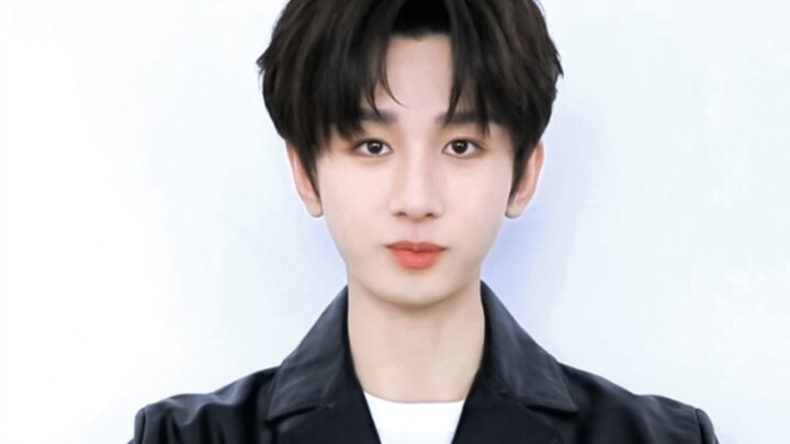 The difference with or without a fringe is really huge for Cheng Yi.