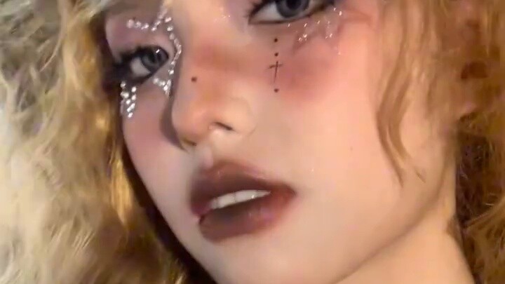 يوميات عارضة الأزياء｜تحول مكياج القذارة إلى ملاك روك!