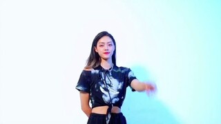 Tôi không cho phép bạn giẫm lên chân và xoay hông.