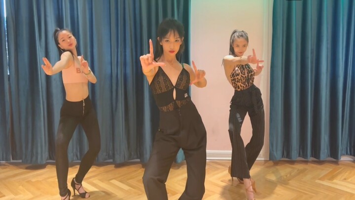 【Brother Chuanzi】The magical Latin dance "Sailing" by all the girls from Beijing Dance Academy