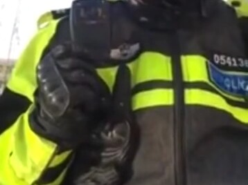 Loạt video: Gái xinh không hiểu tiếng người