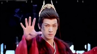 Ajiu was tricked by Qinglin into losing the sandalwood bracelet left to him by his aunt. After being