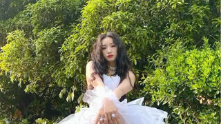 Jisoo dances in a white dress in "Flower"