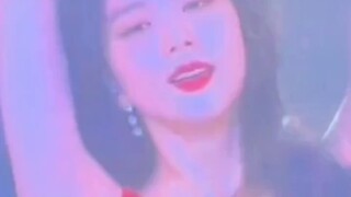 Jisoo-lah yang menyimpan pakaian cantiknya untuk dikenakan di Tiongkok!