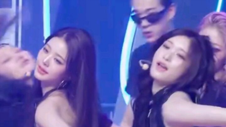 【IVE】เทียบสเต็ปเต้นรอบหน้าอก: อันยูจินโค่นคู่แข่ง ลิซกลับทำได้ดีเกินคาด!