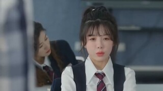 น้องสาวผู้ใจดีถูกกลั่นแกล้ง พี่สาวCEOแฝดปลอมเป็นเธอเพื่อแก้แค้นดูว่าเธอจะแก้แค้น