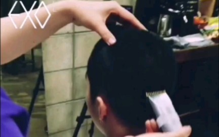 [EXO] Kim Min-seok’s haircut before enlistment, with messages from the members