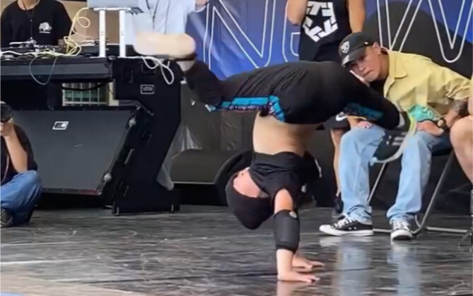 Thiếu niên nhảy hip-hop siêu đỉnh, cậu bé mới chỉ 6 tuổi, sao lại làm được như vậy nhỉ?