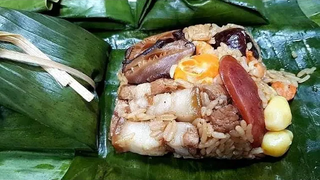 1023 ข้าวอบใบตอง เครื่องแน่น กลมกล่อม หอมใบตอง Banana Leaf Baked Rice