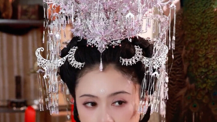 Mahkota rambut merah muda. Mahkota Fengguan No. 22 warna merah muda? Bahkan anjing pun tidak akan me