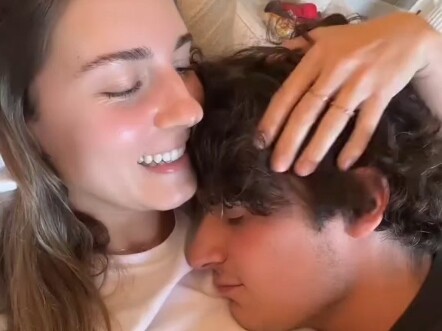 Lén ghi lại cảnh bạn trai làm nũng