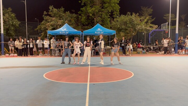 Bạn có chắc là không muốn đến xem màn biểu diễn cover dance chất lượng cao của ba nhóm nhạc nữ thế h