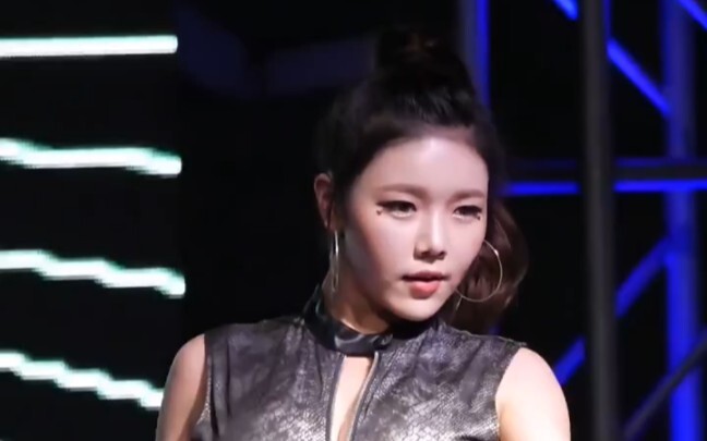 Girlband Korea Laysha, Adegan Terkenal Huili