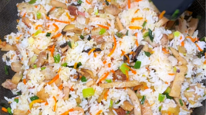 I could eat my mom’s squid and shiitake rice forever!!! This combination is seriously so delicious!!