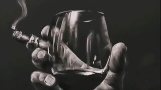 Middle school teacher Lin Jinyong creates stunning chalk drawings; netizens call his hands "kissed b