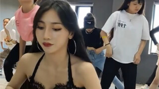 ขอให้ชีวิตของคุณเต็มไปด้วยความประหลาดใจและมีคนตอบรับไลค์ของคุณ