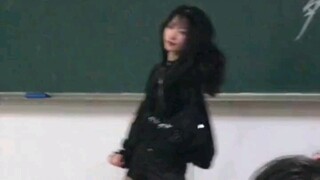 การแสดงเต้นรำของชั้นมัธยมปลาย