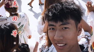 和56个民族合影之新疆