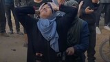 Warga palestine mencari kerabat yang hilang Di RS al shifa