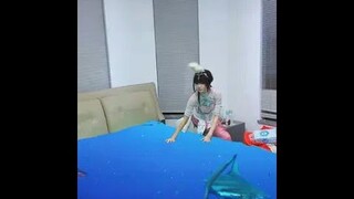 哇！小舞怎么睡在海底啊~ #斗罗大陆 #唐舞桐与唐老六 #小舞