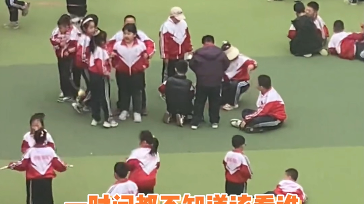 This scene is as bustling and lively as the Qingming Shanghe Tu painting!