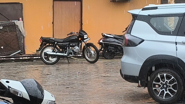 Enjoying the rainy weather with bikes! ❤️