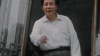 “你把人民放在心里，人民把你高高举起”