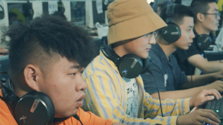 以前上网凑钱，现在上网凑人