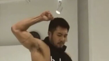 Good weekend, dears. I'd like to share with you an old choreography of a tough guy. We say that the 