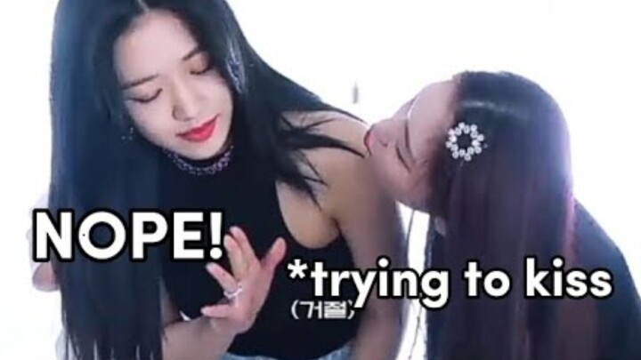 หลี่รุ่ย: จุ๊บๆ  อันยูจิน: ไม่ล่ะ ขอบคุณค่ะ