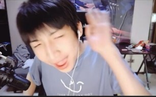 Komentar: “Mengapa setiap kali streamer memainkan hero ini, dia selalu membuat komentar?”