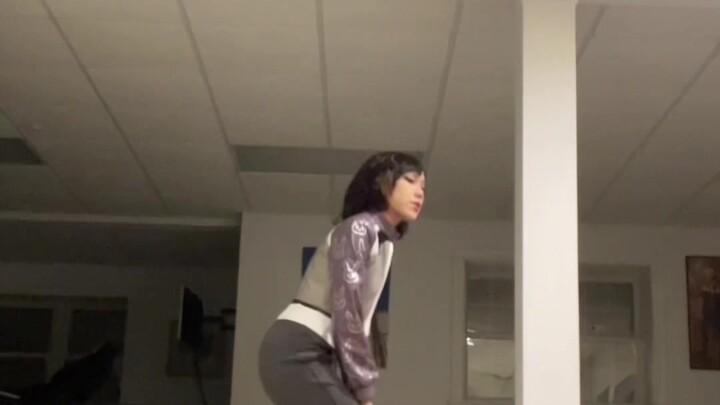 شاهد DVA وهي ترقص "perfect night"