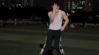 在最冷的天跳最累的舞standing next to you～