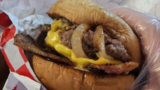 城中村里美国人开的汉堡店，太罕见了！