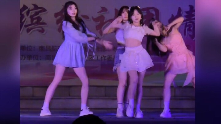 การแสดงเต้นของรุ่นพี่สายการบินไชน่าเซาเทิร์นแอร์ไลน์