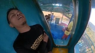 玩水滑梯被卡住是什么体验...令人害怕的游戏体验增加了！