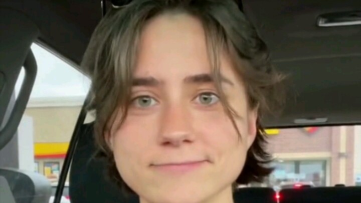 How to assess a woman's contact list