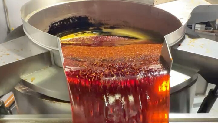 Zhou Dazhan Sautés Hot Pot Base at His Own Factory