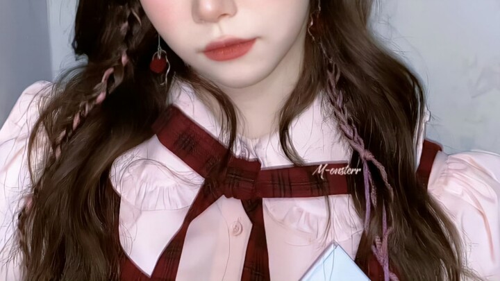 Those textbook-worthy stage mishap moments captured by chance