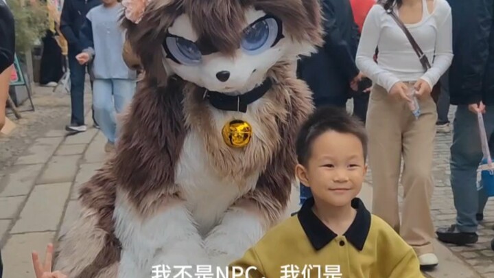 Wore a mascot costume to check in at tourist spots, only to end up becoming a NPC at the attraction 