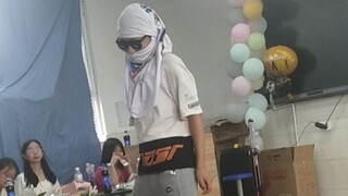 Ketika siswa yang paling tidak dikenal di kelas tiba-tiba berubah menjadi gangster dan menari untuk 
