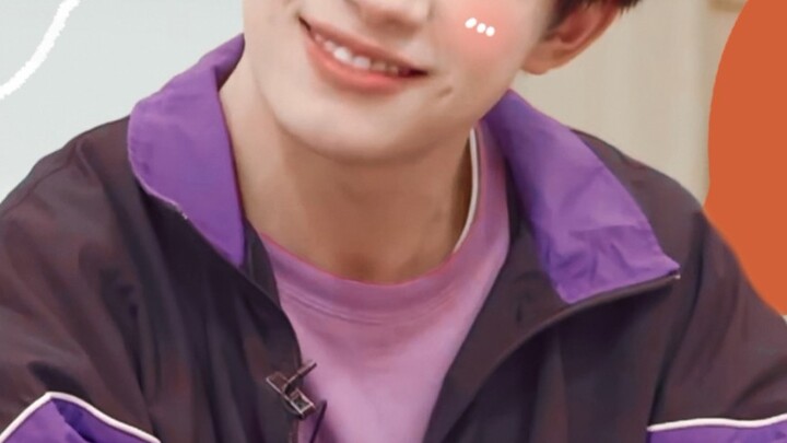 من قال إنه لا يحبّ الابتسام؟ عندما يبتسم، قد يقتلك بابتسامته!