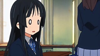 Akiyama Mio was assigned to another class, and her expression was so cute!
