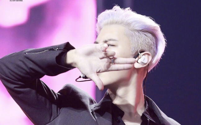 [Park Chanyeol quá xuất sắc] Quay trực tiếp tại concert 24/7, ngũ quan và vóc dáng này thực sự quá t