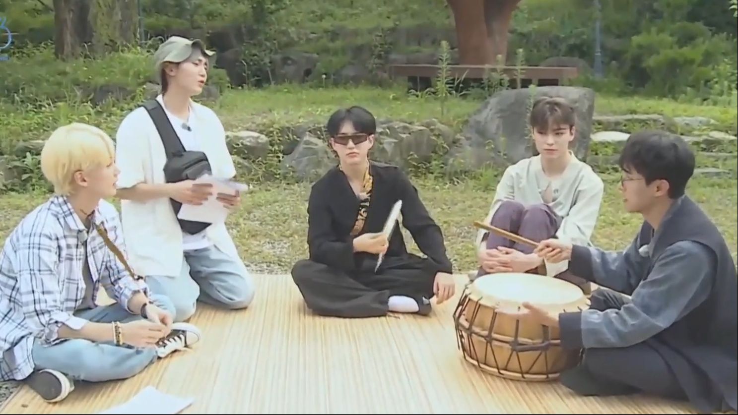 K-POP・アジア caratland 2021 WHAT ON EARTH SEVENTEEN IN CARATLAND 2021 SUB INDO - BiliBili