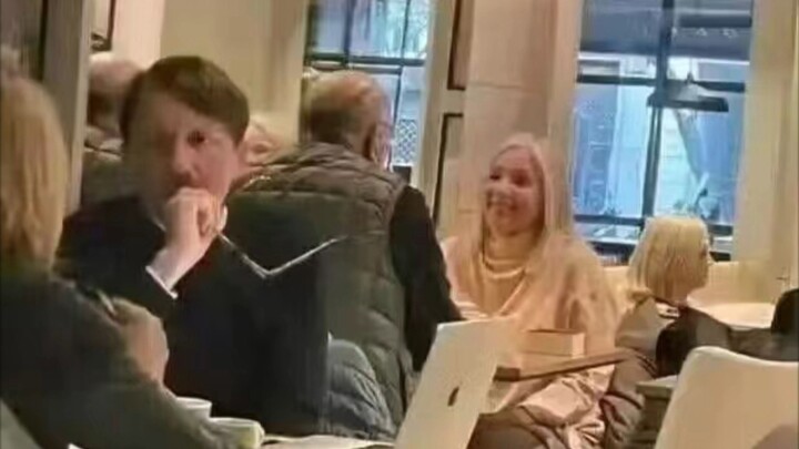 Xie'er, pondering her speech at the beer hall