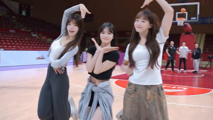 Let's come together today to cheer for the Chouzhou men's basketball team! #蕞红赞拉队#cba赞拉队