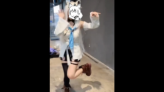 在漫展考斯了fbk跳loveit（旁边是笨拙马自立ʕ ᵔᴥᵔ ʔ）