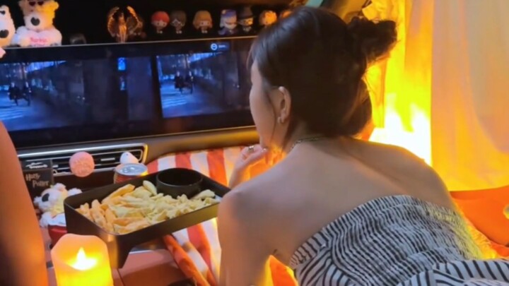 “สาวสวยไฮโซขับรถมาพักที่จุดบริการริมทางโดยเฉพาะ” 666 ทำหม้อไฟกินในรถ